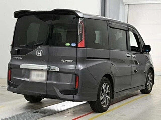 2017 Honda Stepwgn Spada V Рестайлинг, серебристый, 1562000 рублей, вид 2