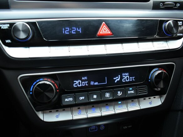 2018 Hyundai Sonata VII (LF) Рестайлинг, белый, 1720000 рублей - вид 15