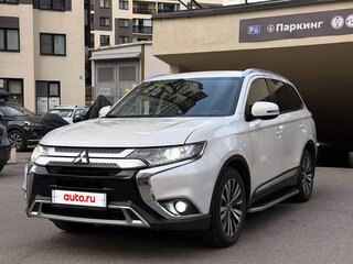 2019 Mitsubishi Outlander III Рестайлинг 3, белый, 1700000 рублей, вид 1