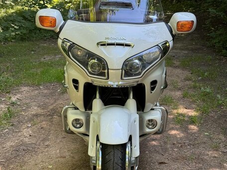 2010 Honda GL 1800 Gold Wing, белый, 1500000 рублей, вид 2