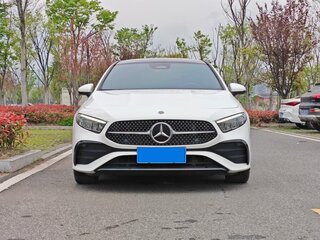 2023 Mercedes-Benz A-Класс 180 IV (W177) Рестайлинг, белый, 1720000 рублей, вид 2