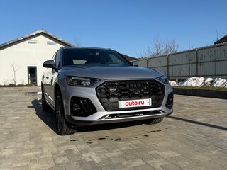 2024 Audi Q5 55 TFSI e II (FY) Рестайлинг, серебристый, 4125000 рублей, вид 3
