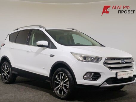 2018 Ford Kuga II Рестайлинг, белый, 1800000 рублей, вид 3