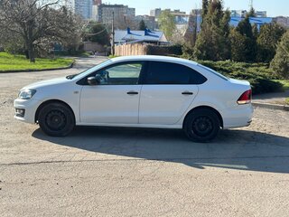 2016 Volkswagen Polo V Рестайлинг, белый, 650000 рублей, вид 4