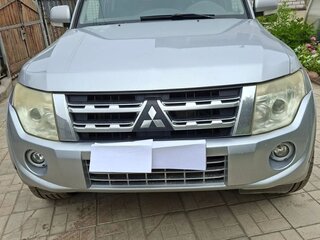 2011 Mitsubishi Pajero IV Рестайлинг 1, серебристый, 1600000 рублей, вид 2