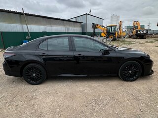 2020 Toyota Camry VIII (XV70), чёрный, 3380000 рублей, вид 4