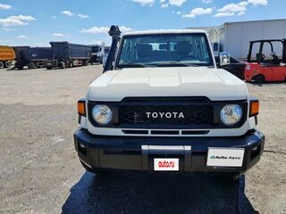 2024 Toyota Land Cruiser 76 70 Series Рестайлинг 2, белый, 10500000 рублей, вид 2