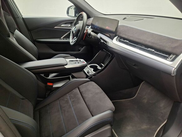 2025 BMW X2 M35i II (U10), серый, 7390000 рублей - вид 4