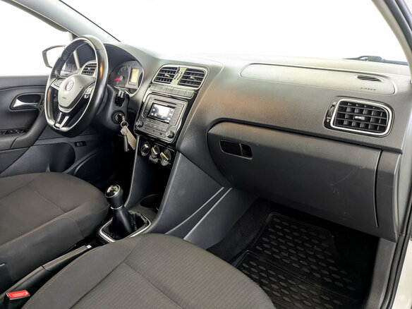 2018 Volkswagen Polo V Рестайлинг, белый, 985000 рублей - вид 10