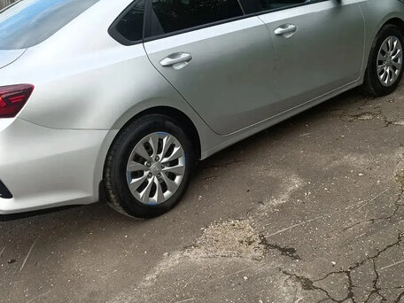 2020 Kia Cerato IV, серебристый, 1820000 рублей, вид 4
