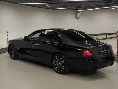 2022 Rolls-Royce Ghost Black Badge II (Series I), чёрный, 30000000 рублей, вид 3