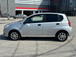 2010 Chevrolet Aveo I Рестайлинг, серебристый, 330000 рублей, вид 3