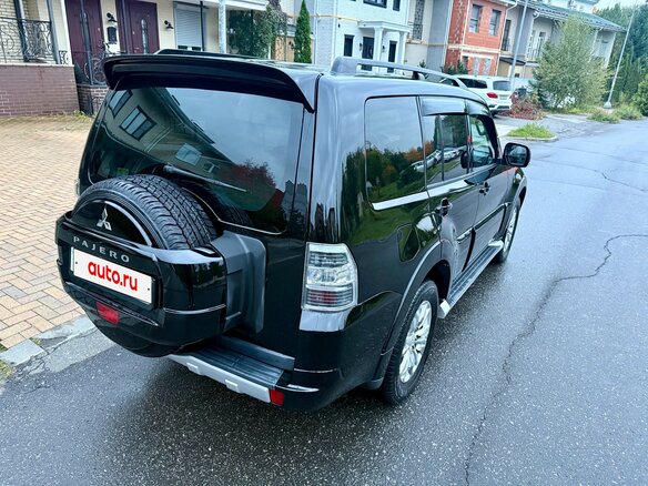 2013 Mitsubishi Pajero IV Рестайлинг 1, чёрный - вид 3