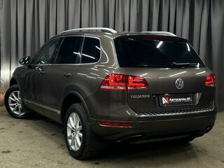 2012 Volkswagen Touareg II, коричневый, 1649900 рублей, вид 4