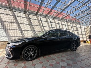 2021 Toyota Camry VIII (XV70) Рестайлинг, чёрный, 2750000 рублей, вид 2