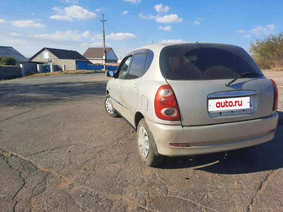 2002 Toyota Duet, серый, 250000 рублей - вид 4