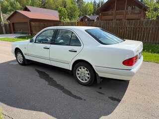 1997 Mercedes-Benz E-Класс 200 II (W210, S210), белый, 2330000 рублей, вид 5