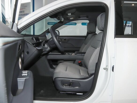 2026 Toyota bZ3X 58.3 kWh, серебристый, 2700000 рублей - вид 10