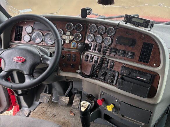 2004 Peterbilt 387, красный, 1700000 рублей - вид 6
