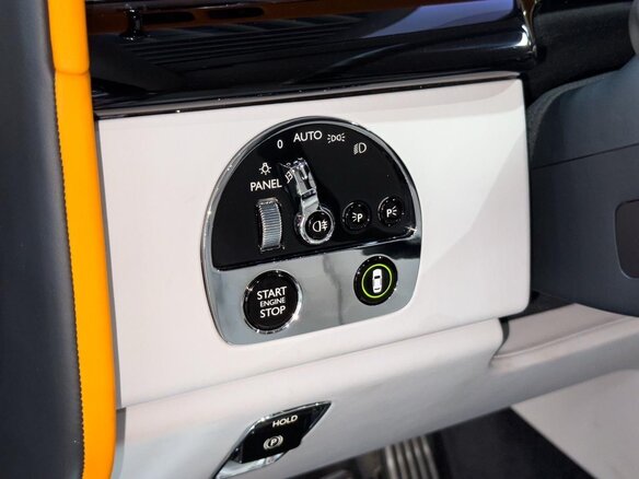 2023 Rolls-Royce Phantom Extended VIII Рестайлинг (Series II), чёрный, 47800000 рублей - вид 19
