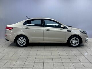 2015 Kia Rio III Рестайлинг, бежевый, 1050000 рублей, вид 4