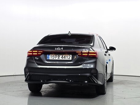 2022 Kia K3 II Рестайлинг, серебристый, 1741000 рублей, вид 4
