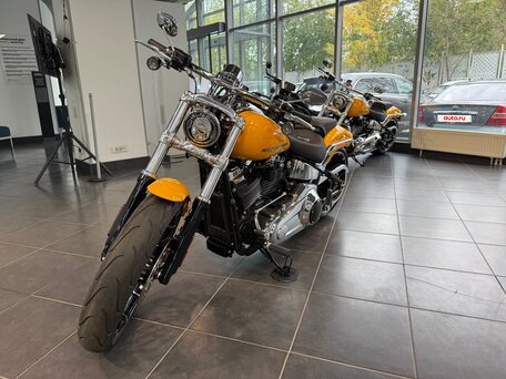 2025 Harley-Davidson Breakout, жёлтый, 3050000 рублей, вид 2