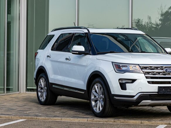 2018 Ford Explorer V Рестайлинг, белый, 2335000 рублей - вид 25