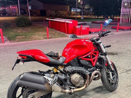 2015 Ducati Monster 821, красный, 525000 рублей, вид 2