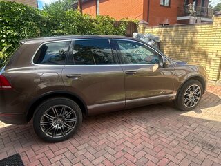 2011 Volkswagen Touareg II, коричневый, 1650000 рублей, вид 3