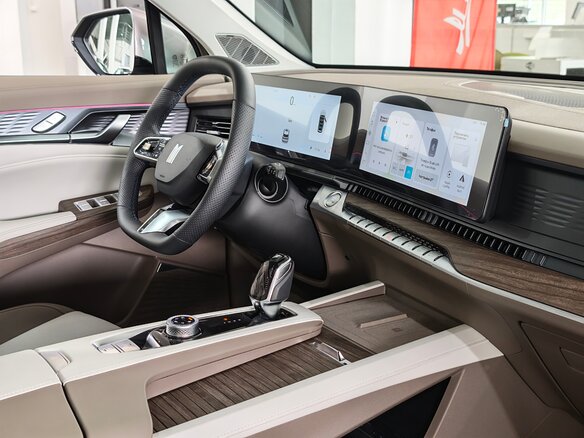 2026 Москвич М90, серебристый, 4199000 рублей - вид 10