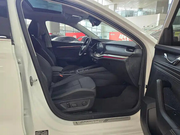 2023 Skoda Octavia IV (A8), белый, 2280000 рублей - вид 15