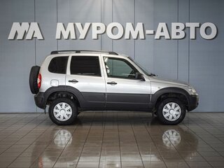 2019 Chevrolet Niva I Рестайлинг, серебристый, 830000 рублей, вид 4