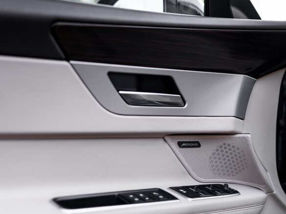 2016 Jaguar XF II, чёрный, 1890000 рублей - вид 7