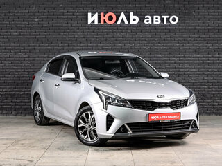 2021 Kia Rio IV Рестайлинг, серебристый, 1660000 рублей, вид 3