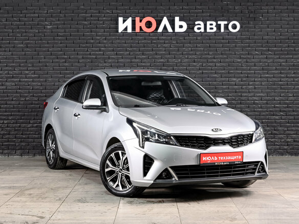 2021 Kia Rio IV Рестайлинг, серебристый, 1660000 рублей - вид 3