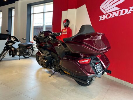 2025 Honda GL 1800 Gold Wing, красный, 4500000 рублей, вид 5