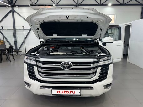 2022 Toyota Land Cruiser 300 Series, белый, 10700000 рублей, вид 3