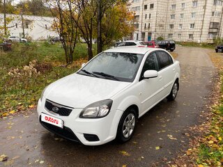 2010 Kia Rio II Рестайлинг, белый, 375000 рублей, вид 2