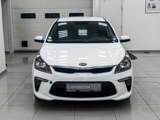 2018 Kia Rio IV, белый, 1399990 рублей, вид 3