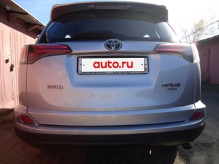2017 Toyota RAV4 IV (XA40) Рестайлинг, серебристый, 2350000 рублей, вид 4