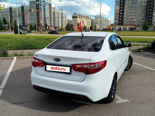 2012 Kia Rio 4-speed III, белый, 750000 рублей, вид 4