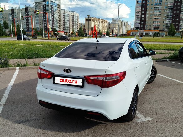 2012 Kia Rio 4-speed III, белый, 750000 рублей - вид 3