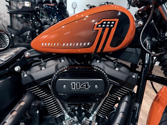 2021 Harley-Davidson Street Bob, оранжевый, 1699000 рублей - вид 20