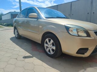 2010 Kia Rio II Рестайлинг, бежевый, 560000 рублей, вид 1