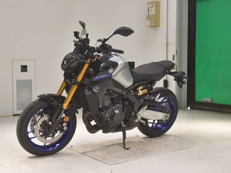 2023 Yamaha MT-09 (FZ-09), серебристый, 1199000 рублей, вид 4