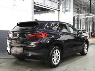 2021 BMW X2 sDrive18i I (F39), чёрный, 1830000 рублей, вид 4
