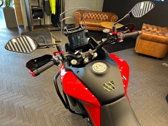 2026 QJMotor SVT 650 X, красный, 729000 рублей - вид 10