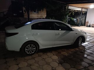2018 Kia Rio IV, белый, 645000 рублей, вид 4