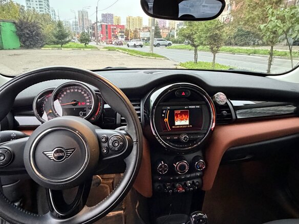 2020 Mini Hatch Cooper III (F55/F56) Рестайлинг, оранжевый, 2220000 рублей - вид 6